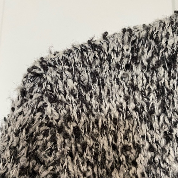 🎉5/$30 - Fuzzy long cardigan - Picture 4 of 5